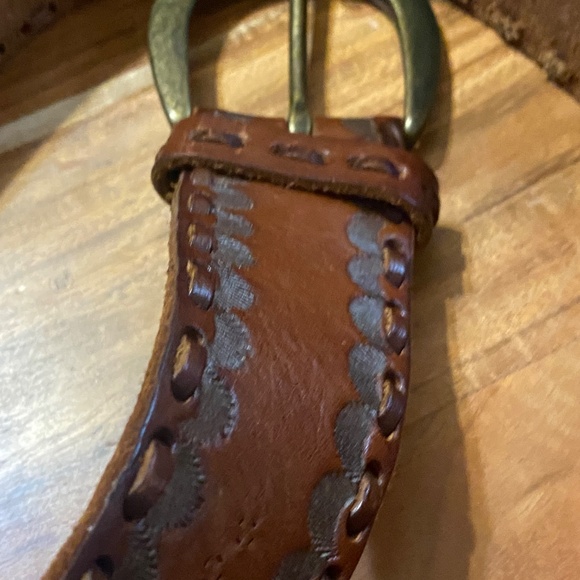 Leather embossed & riveted belt. Unisex. - Picture 15 of 16